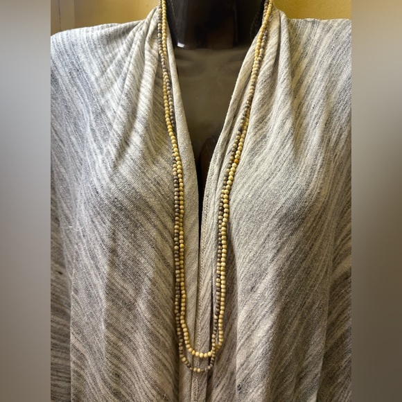 Beaded necklaces 2 versatile strands (gray & cream) - Picture 2 of 3